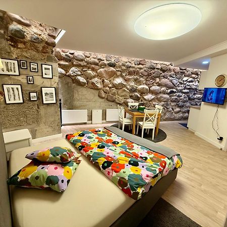 Six Apartment Simona Вильнюс Экстерьер фото